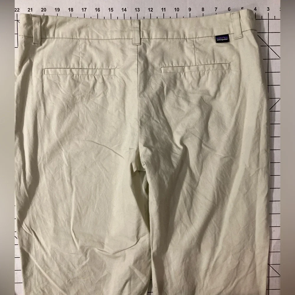 Patagonia Women’s Size 12 Cream‎ Khaki Pants